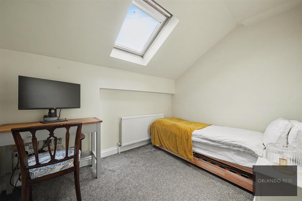 37 A Burgoyne Road SW9 9 QH-1.jpg