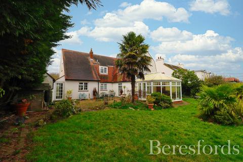 4 bedroom detached house for sale, Main Road, Mundon, CM9