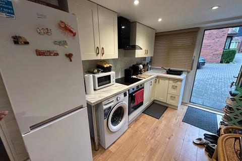 undefined, ., Milton Keynes, MK5
