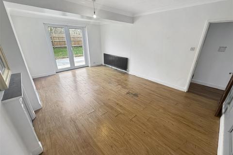 5 bedroom semi-detached house to rent, Mersea Road, Colchester