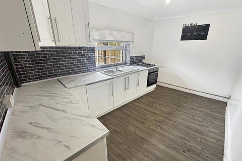 5 bedroom semi-detached house to rent, Mersea Road, Colchester