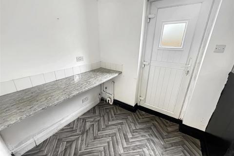 5 bedroom semi-detached house to rent, Mersea Road, Colchester