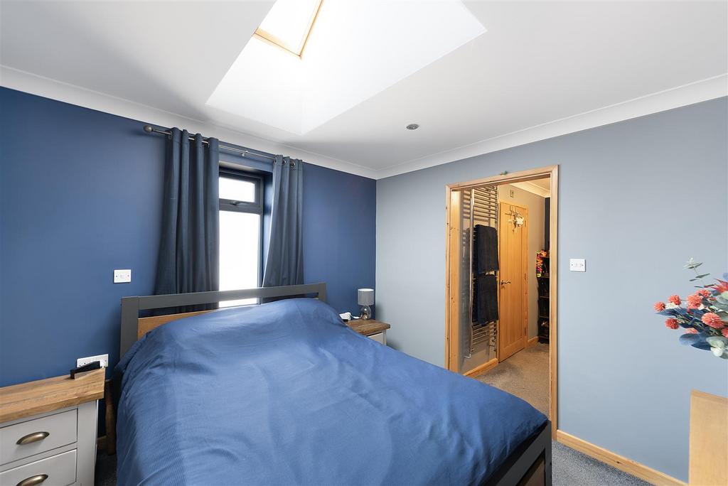 102 Newmarket Road ph19.jpg