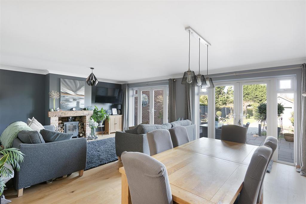 102 Newmarket Road ph28.jpg