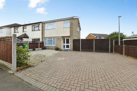3 bedroom semi-detached house for sale - The Approach, Rayleigh, Essex, SS6