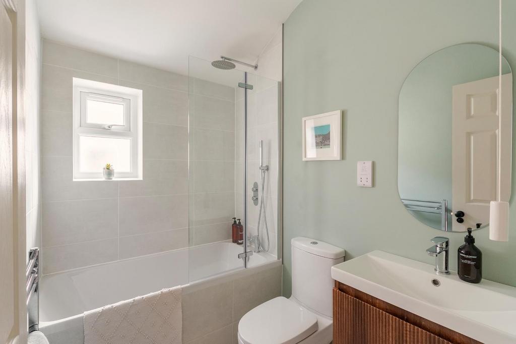 1 G1 PRBN - Bathroom B.jpg