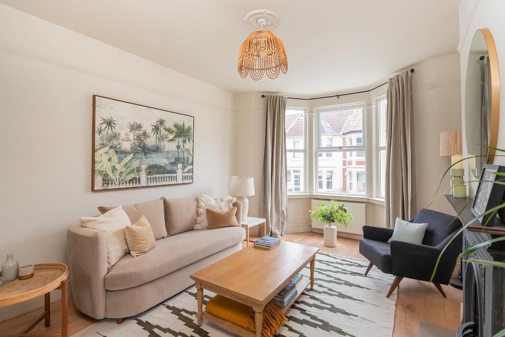 1 G1 PRBN - Living Room E.jpg