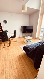 2 bedroom flat to rent, Lauriston Close, Manchester M22
