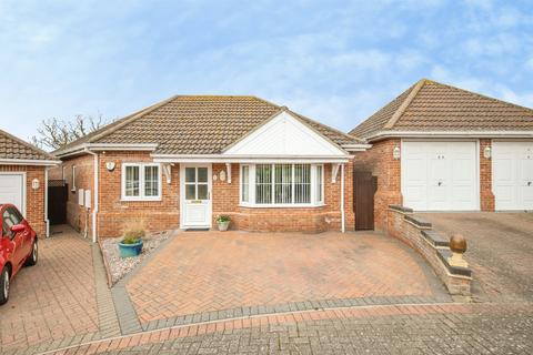 3 bedroom detached bungalow for sale - The Acorns, Jaywick, Clacton-On-Sea