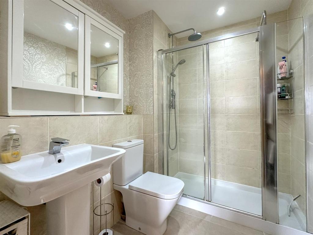 Ensuite shower room