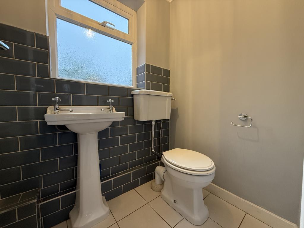 Cloakroom/wc