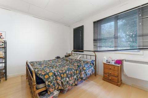 1 bedroom end of terrace house for sale, Aspen Close, Staines-upon-Thames, TW18