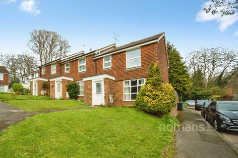 3 bedroom terraced house to rent - Valroy Close, Camberley, Surrey, GU15
