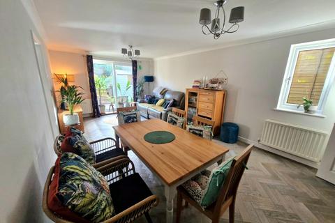 undefined, Kingmaker Way, Buckingham Fields NN4