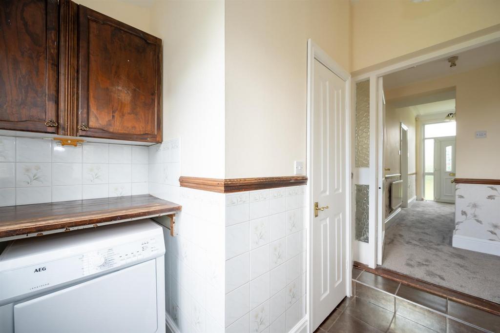 Utility area/rear lobby