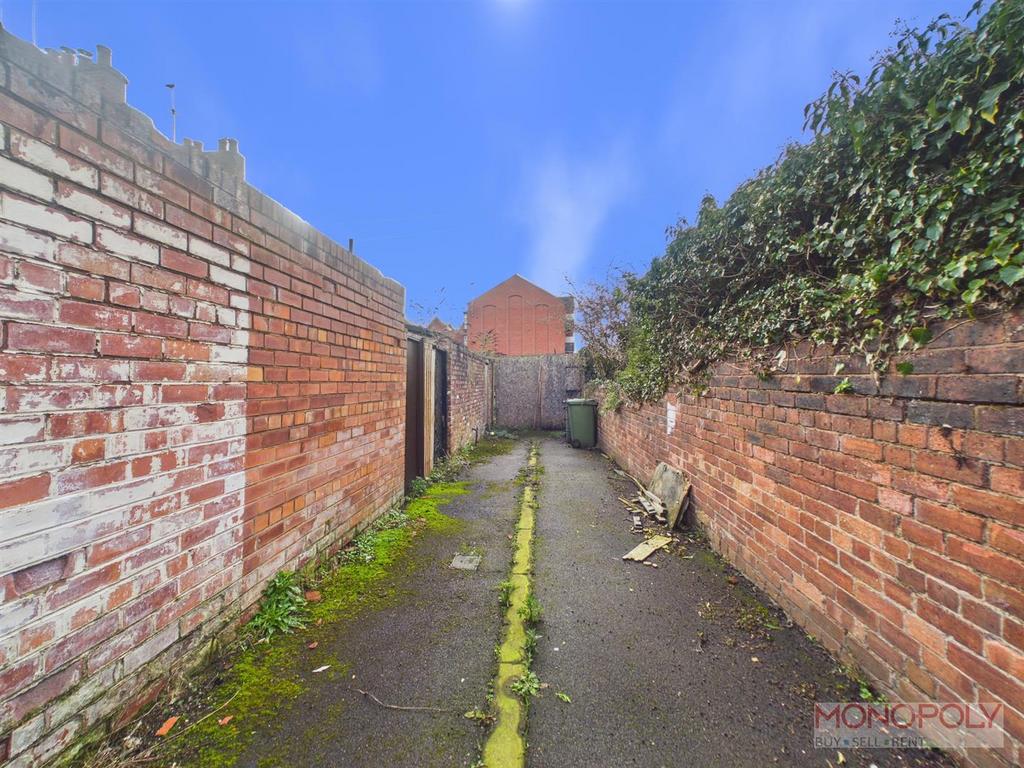 CAM03815 G0-PR0405-STILL002.jpg
