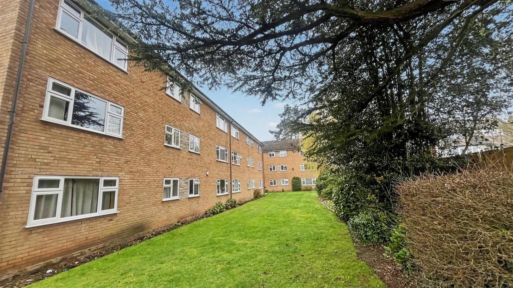 Rear Aspect/Communal Gardens