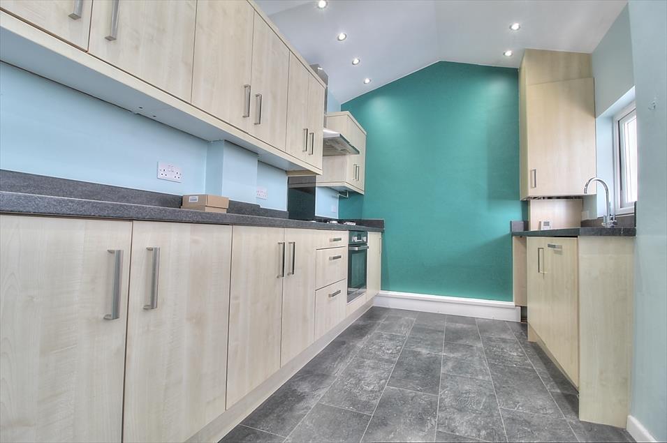 Kitchen 2.jpg