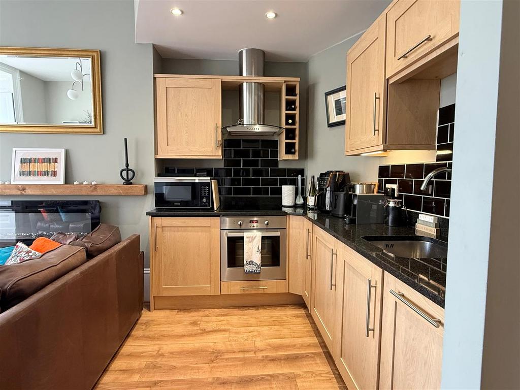 Kitchen 1.jpg