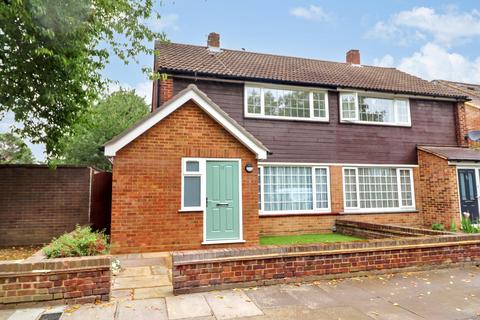 undefined, Ross Road, Twickenham TW2