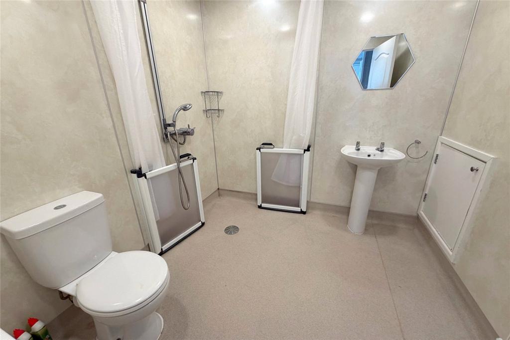 Gf Shower Room