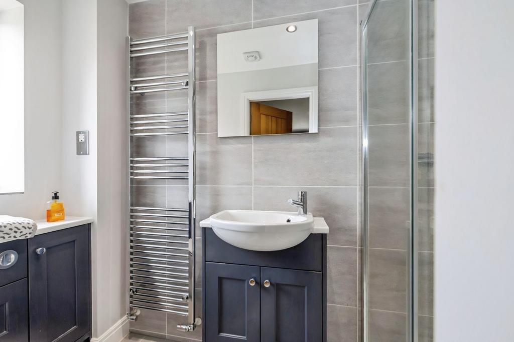 Ensuite to Bedroom One