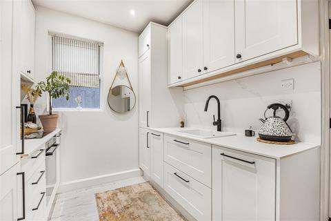 undefined, 16 St. Annes Road, Caversham, Reading