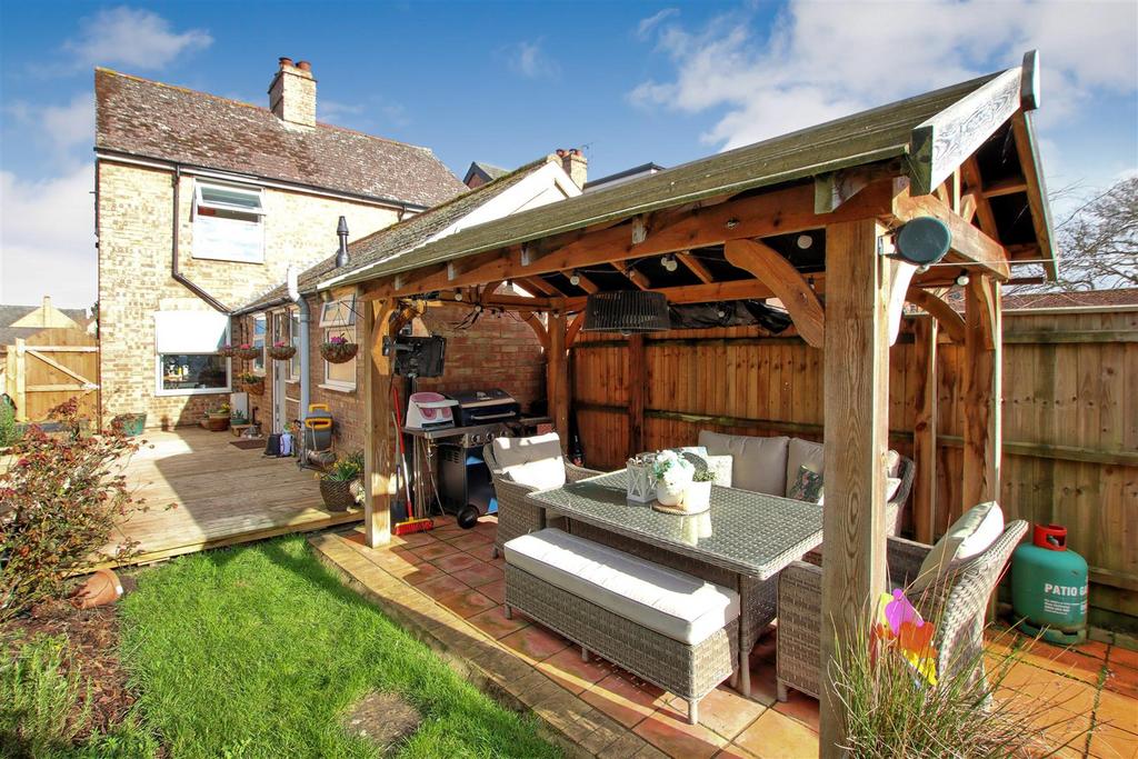 Patio 1.jpg