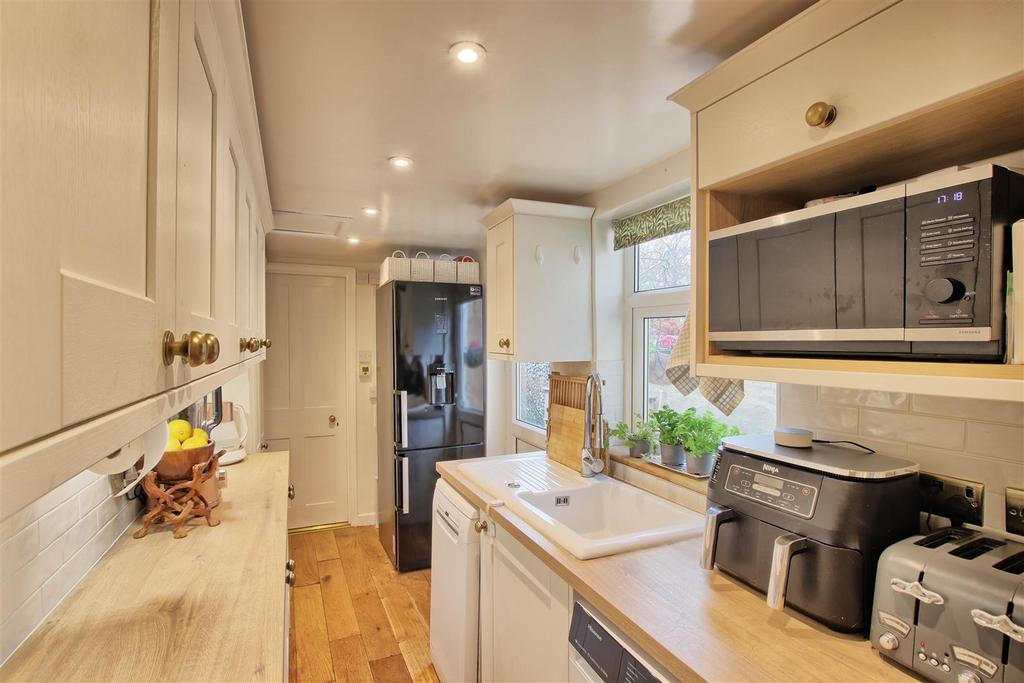 Kitchen from hob.jpg