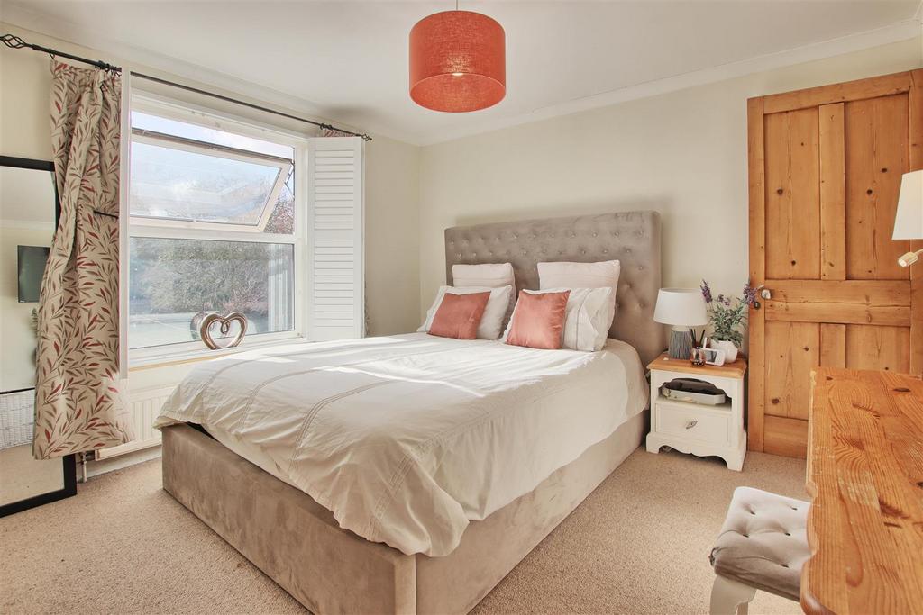 Bedroom one (1).jpg