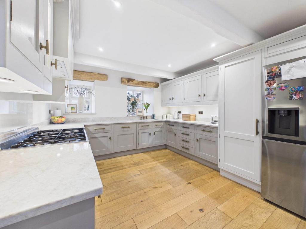 CAM04899 G0-PR0292-STILL001.jpg