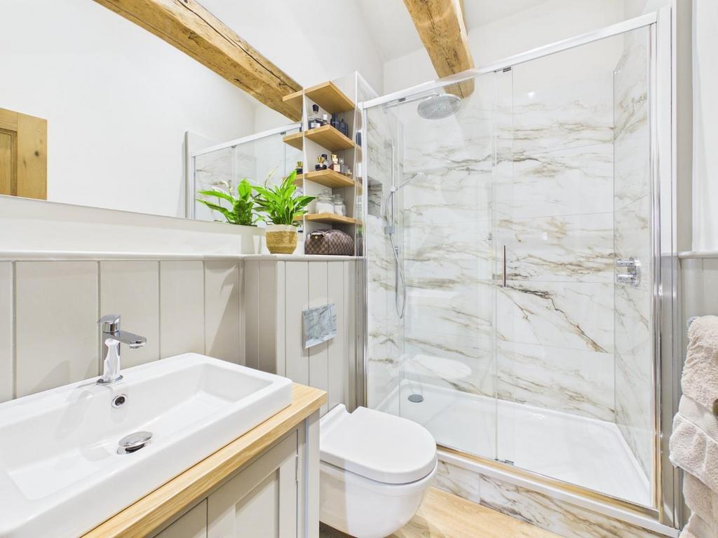 CAM04899 G0-PR0292-STILL016.jpg