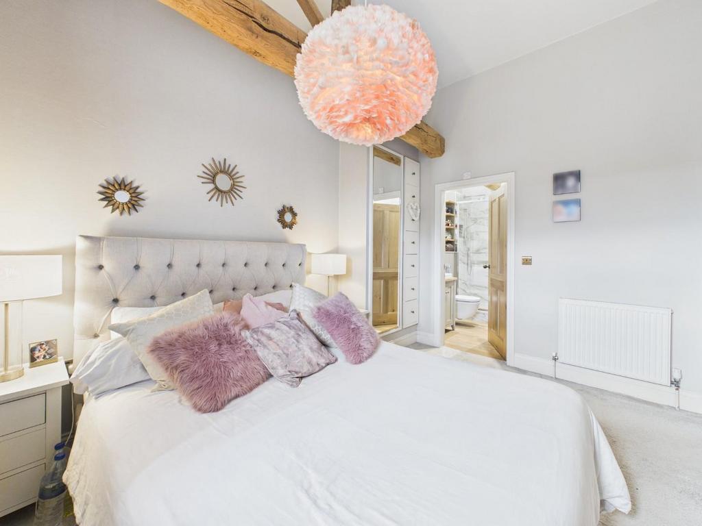 CAM04899 G0-PR0292-STILL018.jpg