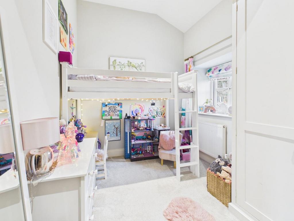 CAM04899 G0-PR0292-STILL021.jpg