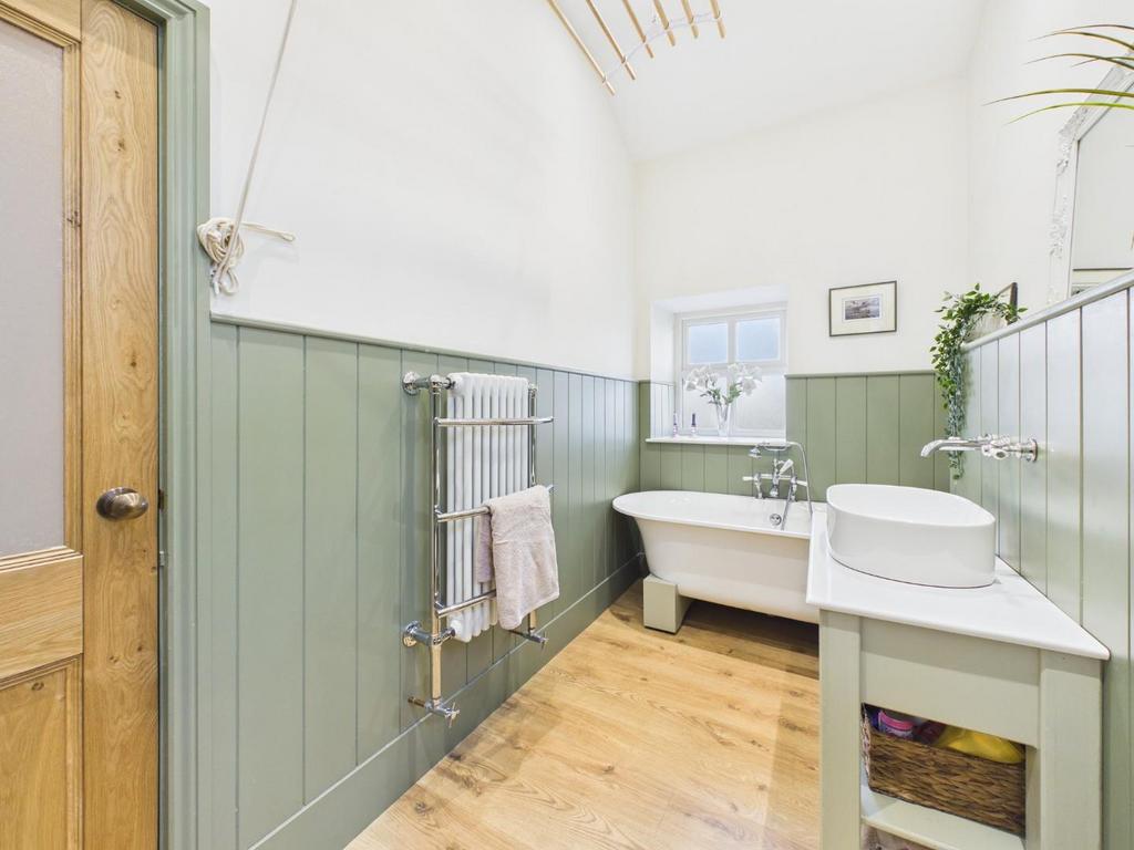 CAM04899 G0-PR0292-STILL023.jpg