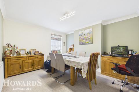 3 bedroom end of terrace house for sale, Beach Road, Lowestoft