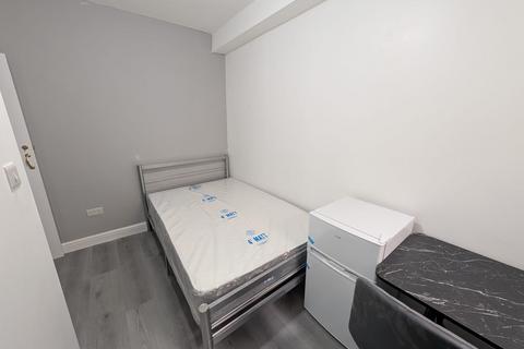 undefined, Wakemans Hill Avenue, London NW9