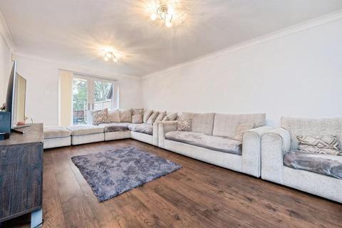 5 bedroom detached house for sale, Greenside Park, Luton