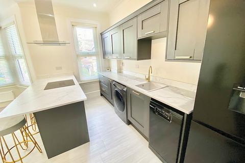 2 bedroom flat to rent, Park Road, London, E12