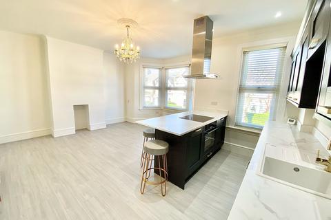 2 bedroom flat to rent, Park Road, London, E12