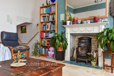 1 bedroom ground floor flat for sale, Esplanade, Seaford, East Sussex