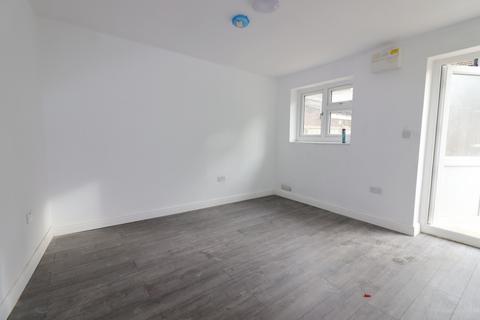 undefined, Luton LU4