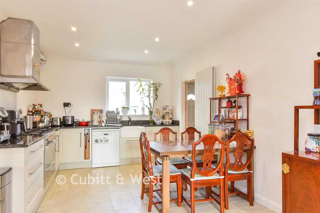 Kitchen/ Breakfast Room