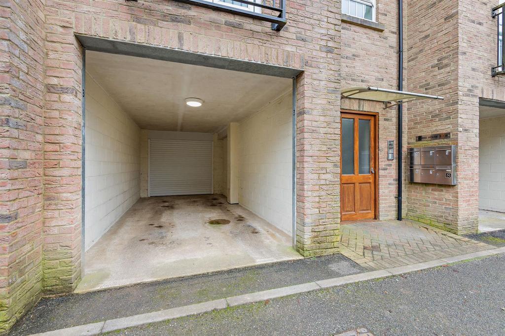 Car Port & Garage