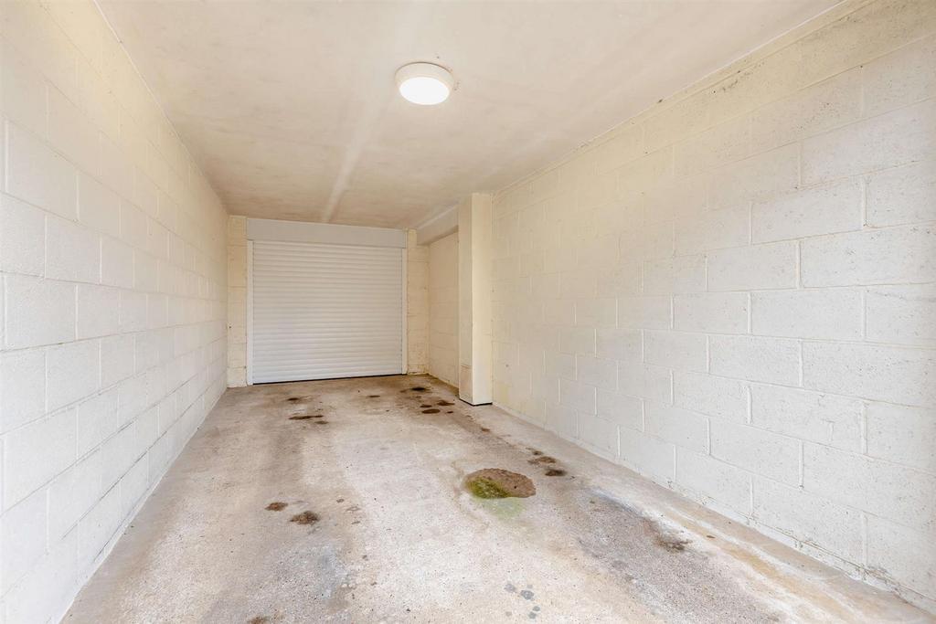 Car Port & Garage