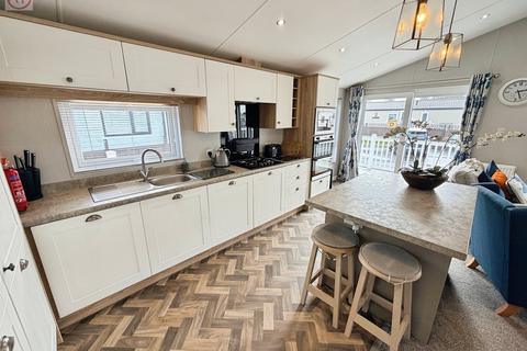 2 bedroom lodge for sale, Berrow Road, Burnham on Sea, TA8
