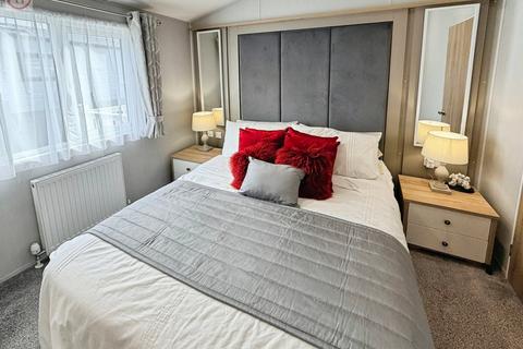 2 bedroom lodge for sale, Berrow Road, Burnham on Sea, TA8
