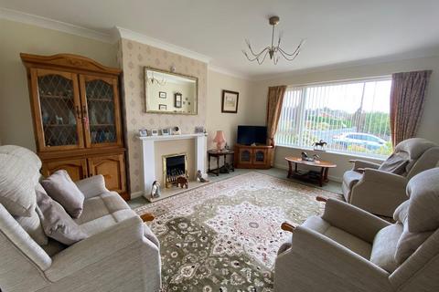 2 bedroom semi-detached bungalow for sale, St. Bernard Drive, Malvern