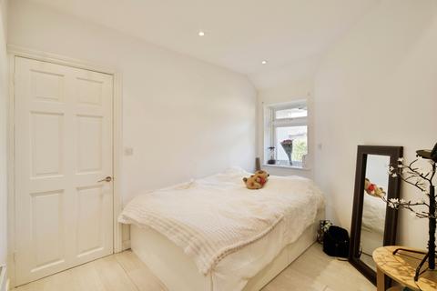3 bedroom end of terrace house for sale, Seton Gardens, DAGENHAM, Essex, RM9