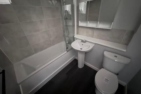 1 bedroom ground floor flat for sale, Guildford Road, LIGHTWATER